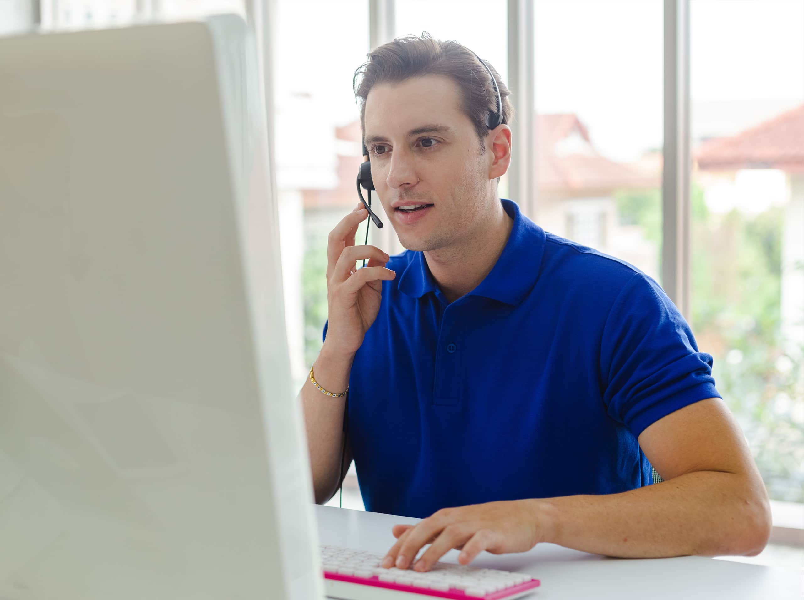 Centah home services call center agent answering an inbound call.